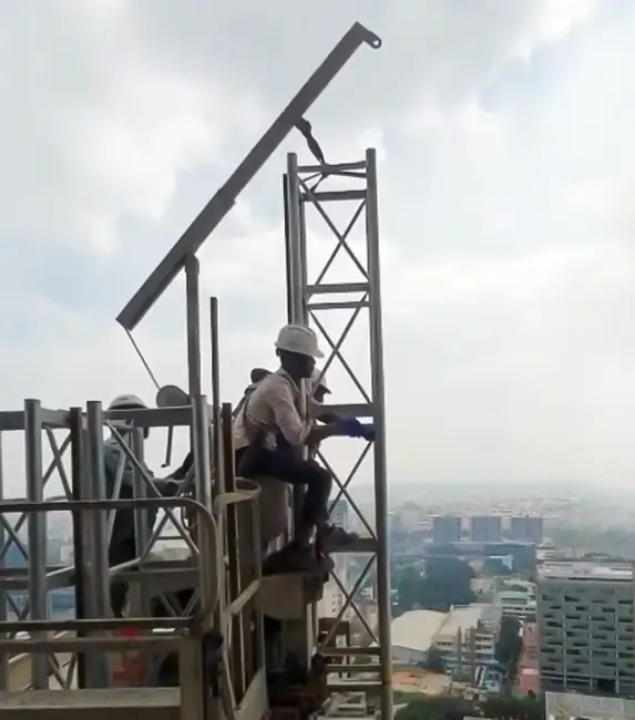Mobile tower crane installation and dismantling for short-term projects