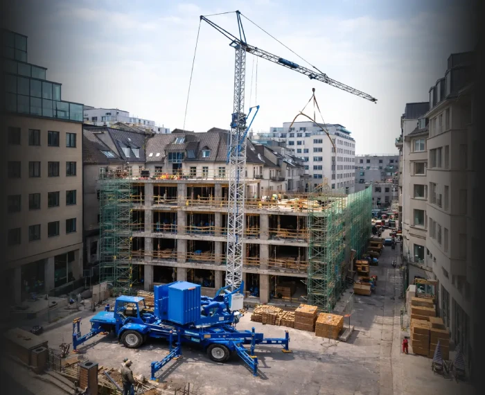 Mobile tower crane deployed on an urban construction project