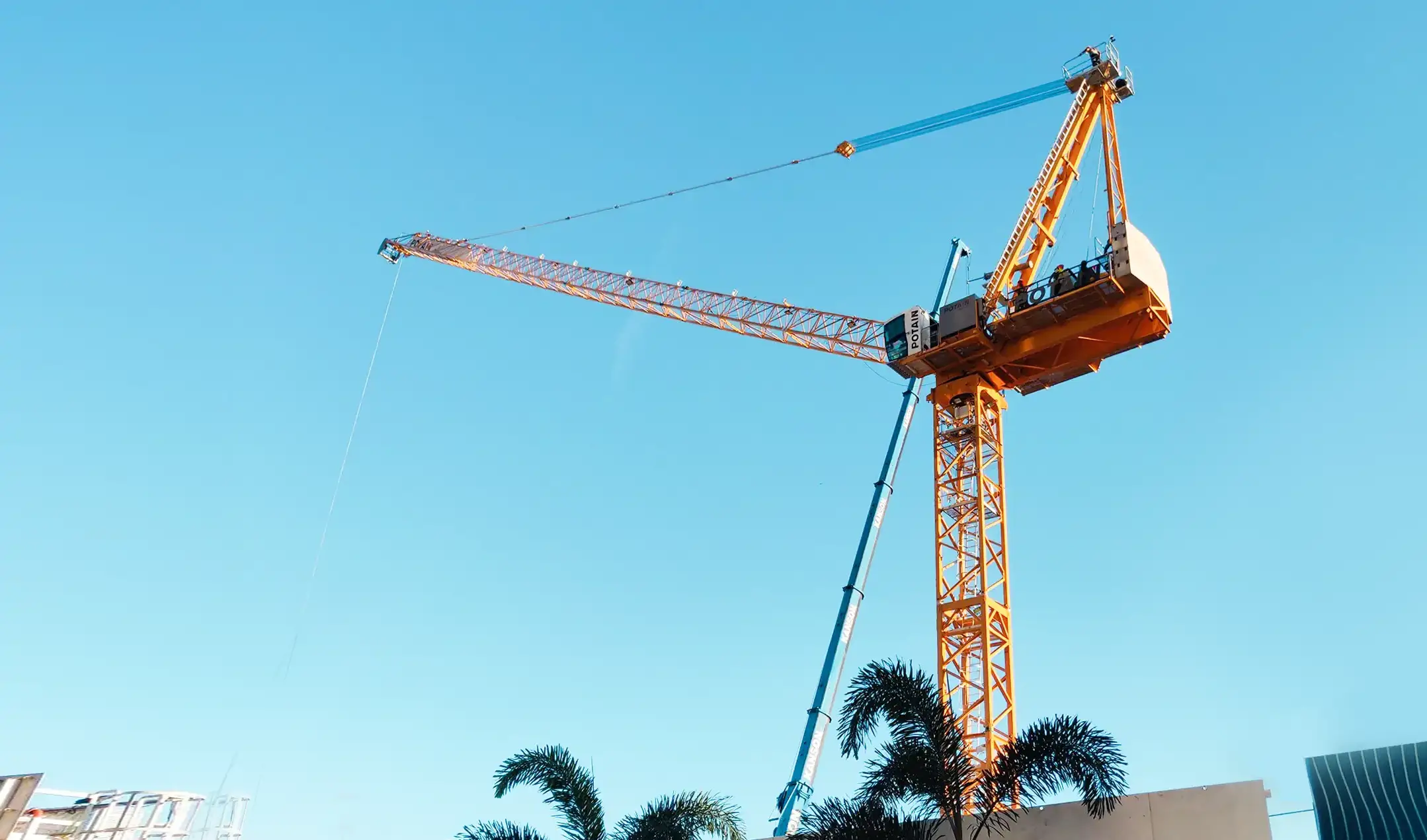 Potain MR 295 luffing crane image