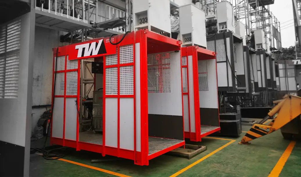 Passenger hoist cabin and mast image