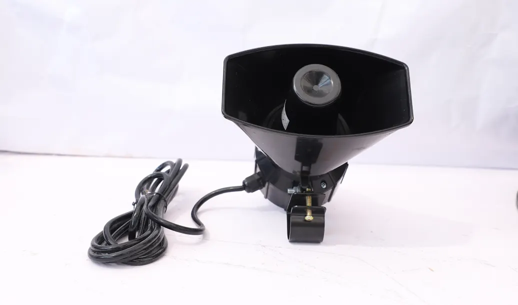 High-decibel electric crane horn for onsite safety alert